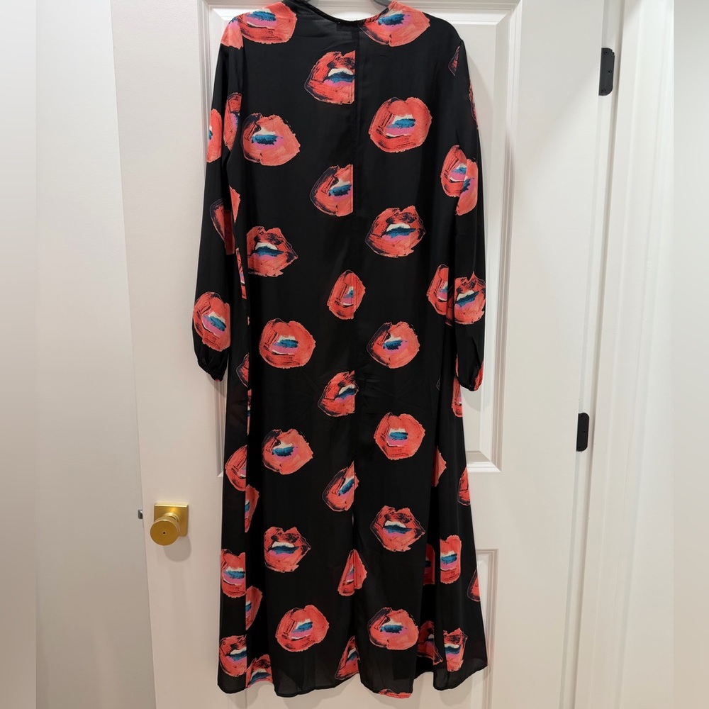 Buddy Love Black Kimono with Red/Pink Lip Accents - Picture 3 of 3